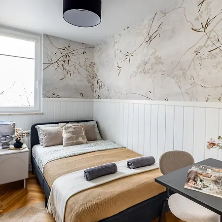 公寓 Lazienki Park Two-bedroom With Balcony By Mia
