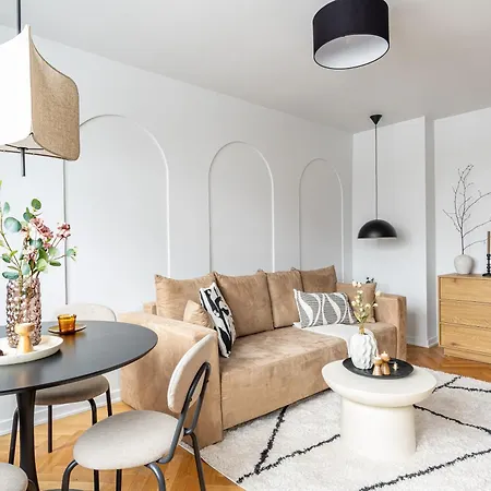 Lazienki Park Two-bedroom With Balcony By Mia 华沙