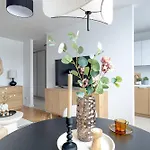 Lazienki Park Two-bedroom With Balcony By Mia Appartement Warschau