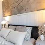 Appartement Lazienki Park Two-bedroom With Balcony By Mia *