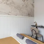 Lazienki Park Two-bedroom With Balcony By Mia Appartement Warschau