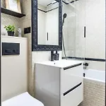 Lazienki Park Two-bedroom With Balcony By Mia Апартаменты *