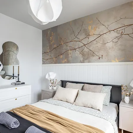 Lazienki Park Two-bedroom With Balcony By Mia