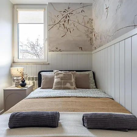 Lazienki Park Two-bedroom With Balcony By Mia 公寓 *