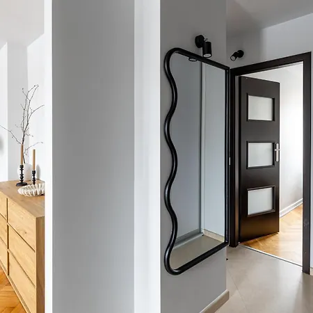 Lazienki Park Two-bedroom With Balcony By Mia Apartament Warszawa