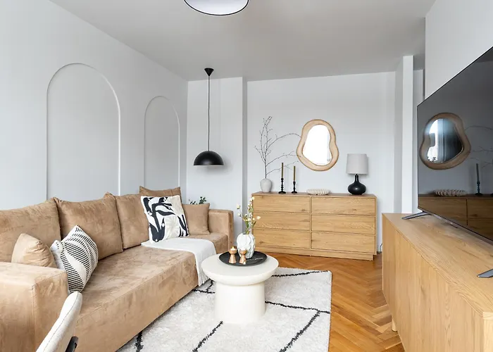 Lazienki Park Two-bedroom With Balcony By Mia وارسو