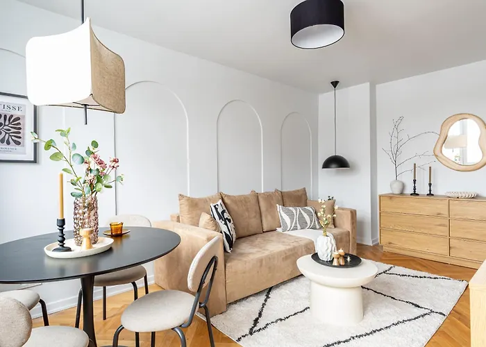 Lazienki Park Two-bedroom With Balcony By Mia وارسو