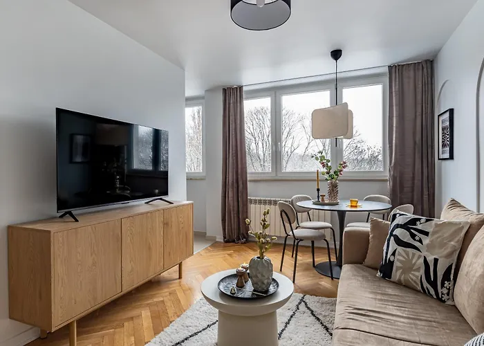 Lazienki Park Two-bedroom With Balcony By Mia وارسو