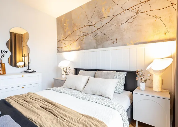 شقة Lazienki Park Two-bedroom With Balcony By Mia وارسو