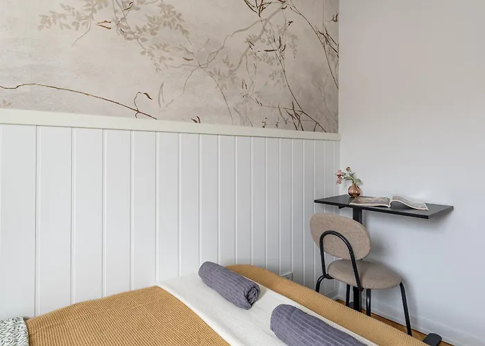 Lazienki Park Two-bedroom With Balcony By Mia شقة وارسو