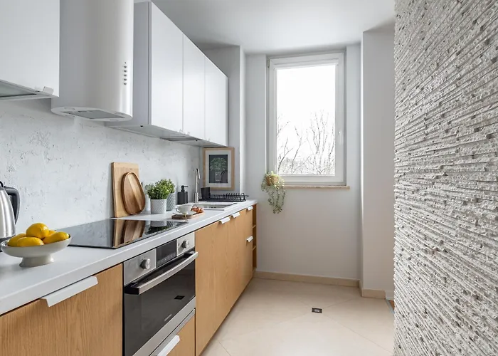 شقة Lazienki Park Two-bedroom With Balcony By Mia