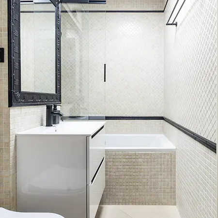 Lazienki Park Two-bedroom With Balcony By Mia Appartement Warschau