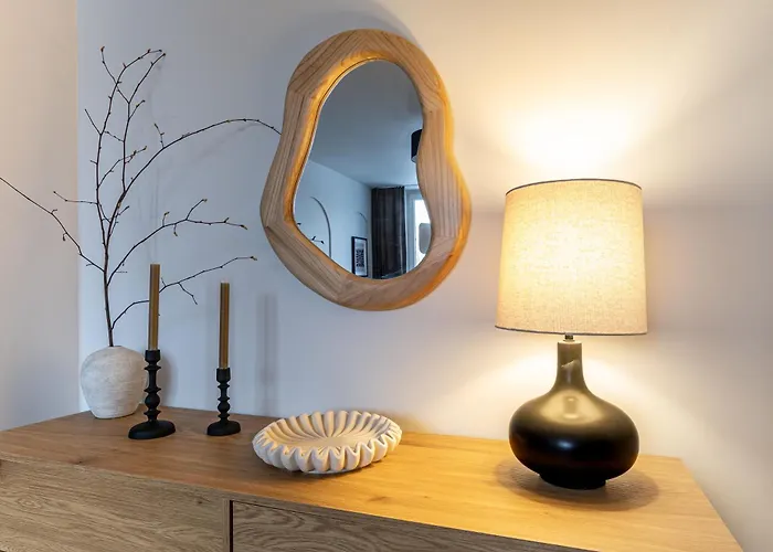 Daire Lazienki Park Two-bedroom With Balcony By Mia *