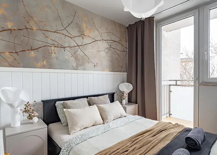 Lazienki Park Two-bedroom With Balcony By Mia *