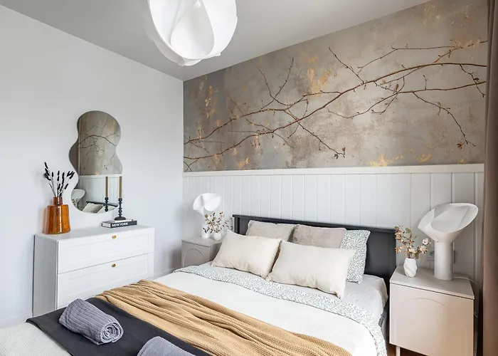 Lazienki Park Two-bedroom With Balcony By Mia