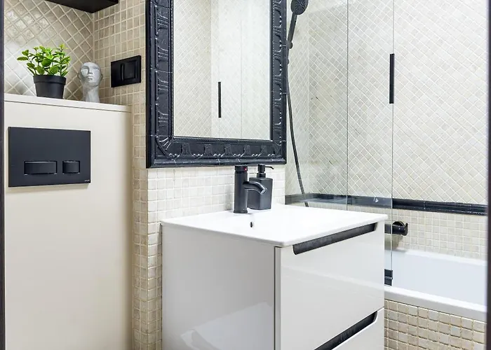 Lazienki Park Two-bedroom With Balcony By Mia Daire *